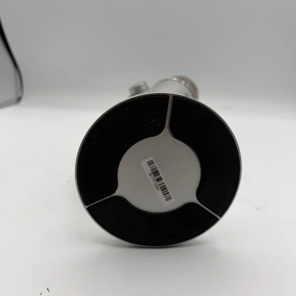 Blue Yeti USB Microphone A00132 Silver Podcast Streaming Mic w/ Stand
